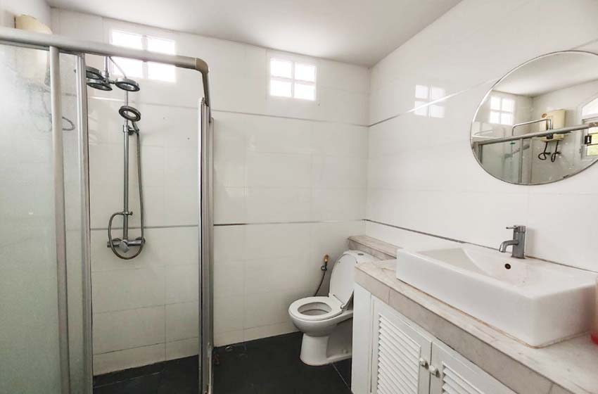 House with Shared Pool in Srinakarin 